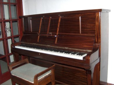 piano and stool